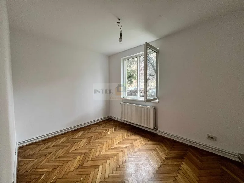 Apartament 3 camere Dambu - Imaginea 3