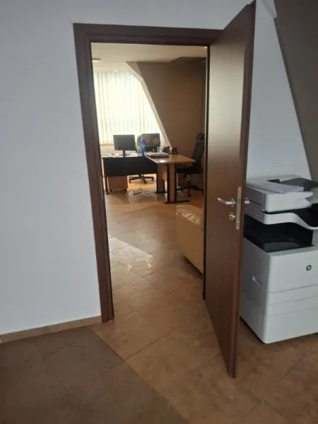 Inchiriez spatiu de birouri, zona Metrou Brancoveanu, 260mp, 10euro - Imaginea 2