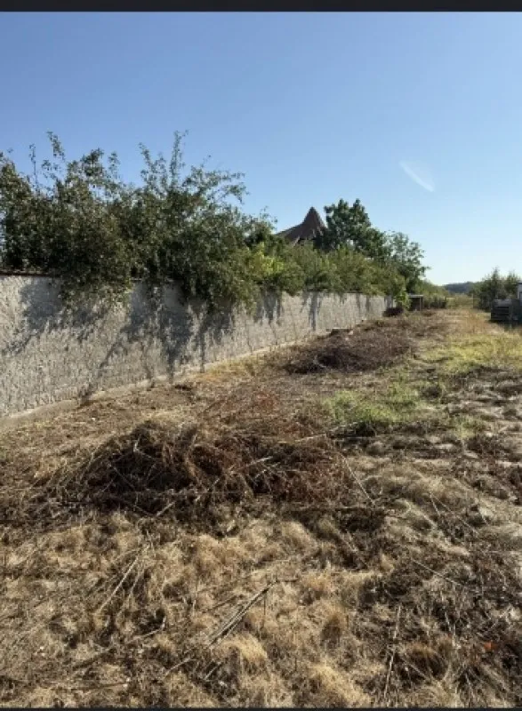 Teren de vanzare in Potigrafu, deschidere 9ml, 2500mp, 40. 000euro - Imaginea 1