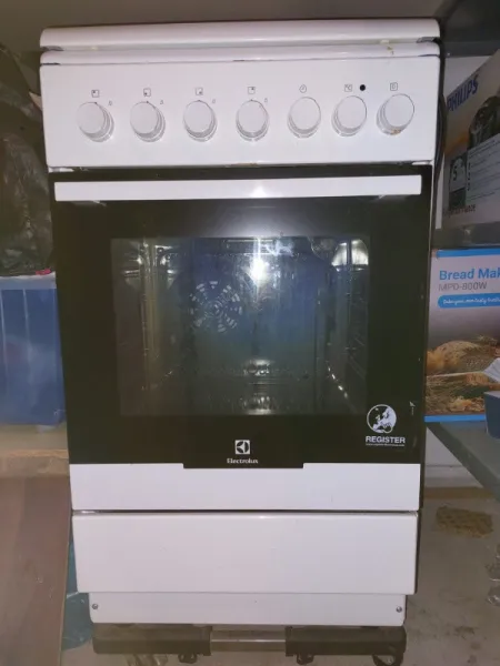 Aragaz ELECTROLUX, plita gaz, 4 arzatoare, aprindere integrata plita, 50cm, cuptor electric, Timer, alb - Imaginea 1
