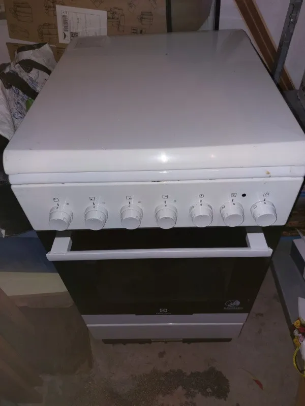 Aragaz ELECTROLUX, plita gaz, 4 arzatoare, aprindere integrata plita, 50cm, cuptor electric, Timer, alb - Imaginea 2