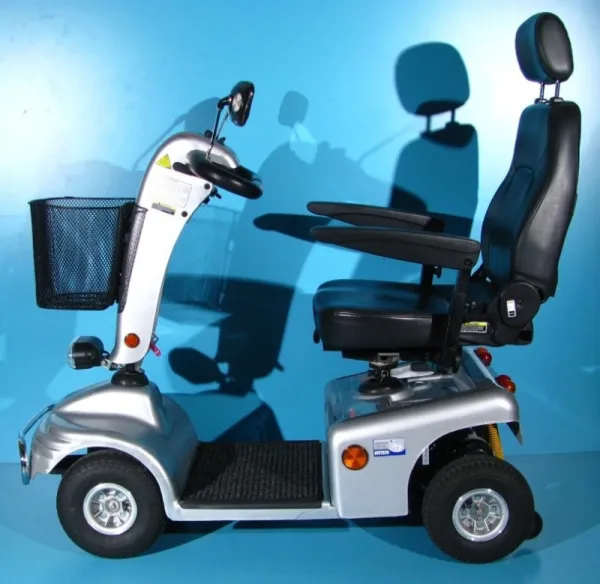 Scuter electric pentru batrani- Shoprider cu 6km h - Imaginea 1