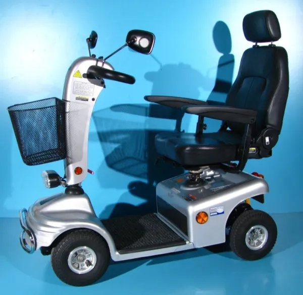Scuter electric pentru batrani- Shoprider cu 6km h - Imaginea 5