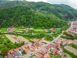 Teren de vanzare, zona Fagarasului, Sinca Noua, deschidere 70ml, 8250 mp, 104. 000euro