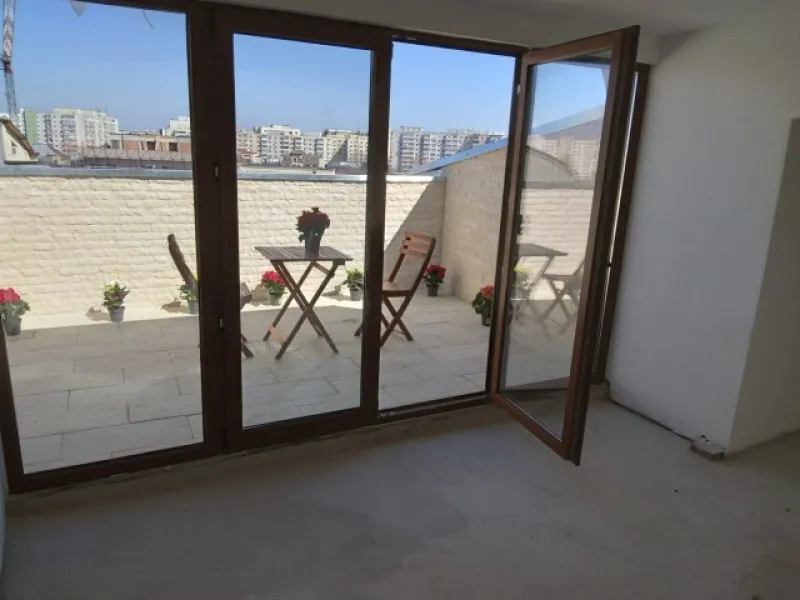 Apartament tip penthouse, 3 camere decomandat, 90mp, Piata Romana, 280. 000euro - Imaginea 1