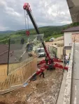 Inchiriere macara si/ sau ventuza - Miniatura 2