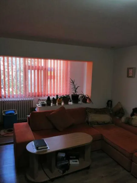 Vand schimb apartament 3 camere cu casa Slobozia Noua - Imaginea 2