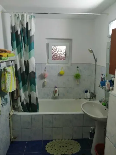Vand schimb apartament 3 camere cu casa Slobozia Noua - Imaginea 4