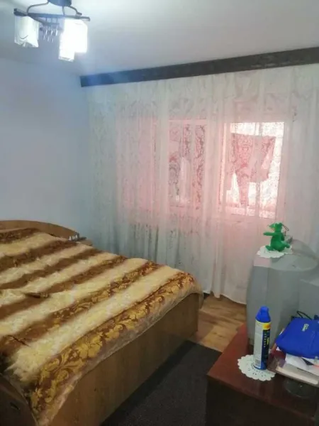 Vand schimb apartament 3 camere cu casa Slobozia Noua - Imaginea 5