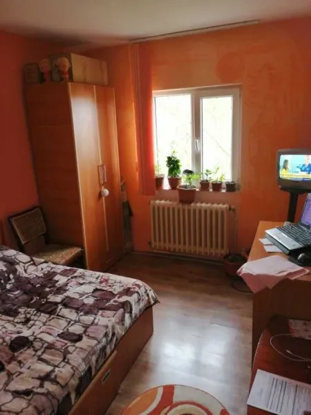 Vand schimb apartament 3 camere cu casa Slobozia Noua - Imaginea 6