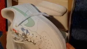 Adidasi nike