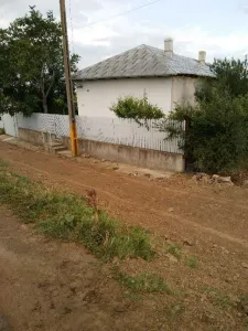 Cumpar casa cu teren la tara in zona Transilvaniei