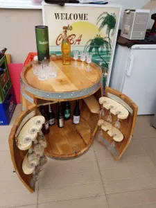 Raft mini bar rustic, raft lemn pentru vin