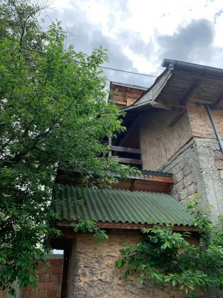 vand casa in Campulung Arges zona montana linistita - Imaginea 2