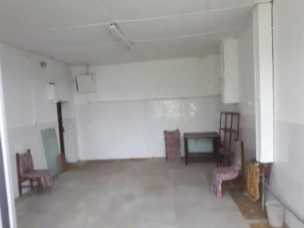Inchiriez spatiu comercial la parterul Dierna - Imaginea 2