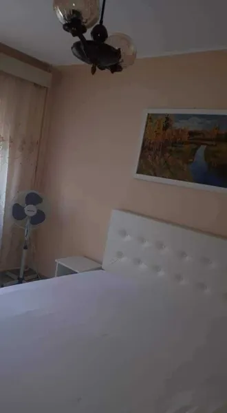 De inchiriat apartament decomandat - Imaginea 1