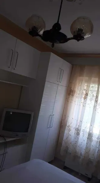 De inchiriat apartament decomandat - Imaginea 3