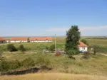 Vand  teren  15000 mp si 3 grajduri - Miniatura 3