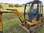 Inchiriat miniexcavator pt sapat nivelare incarcat - Miniatura 3