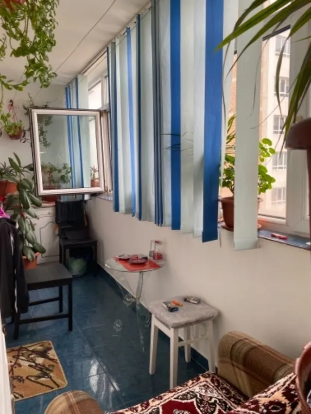 Vand apartament 3 camere decomandat - Imaginea 4