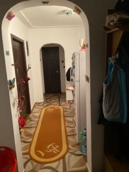 Vand apartament 3 camere decomandat - Imaginea 6