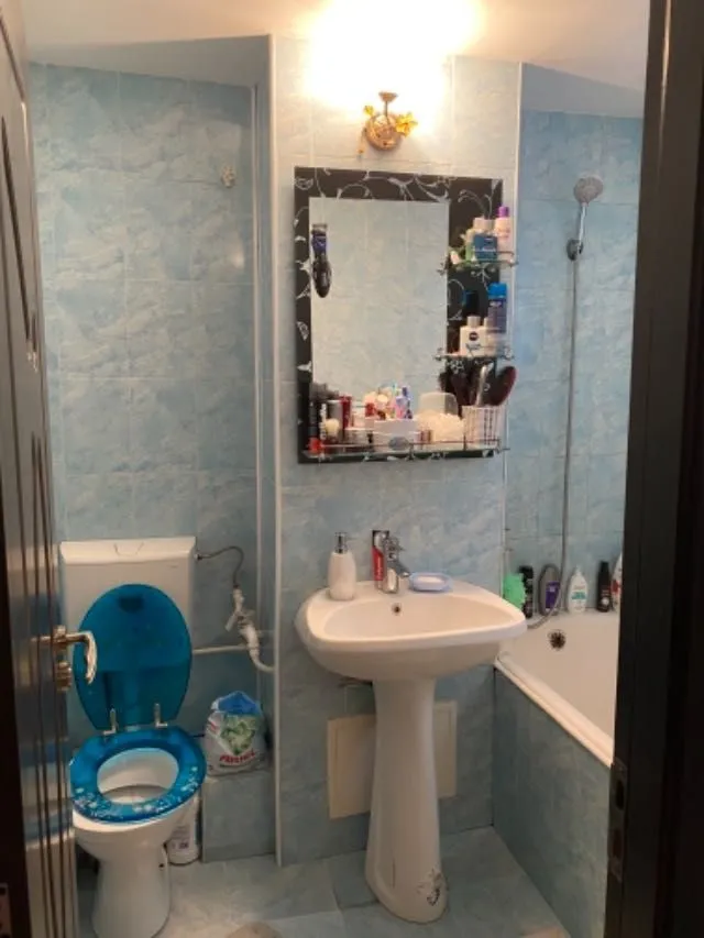 Vand apartament 3 camere decomandat - Imaginea 7