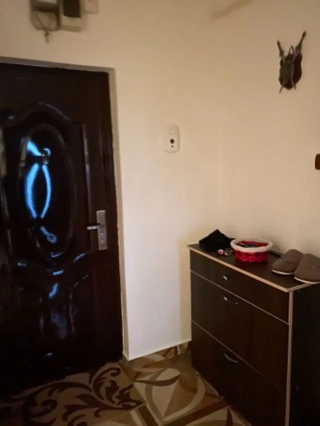 Vand apartament 3 camere decomandat - Imaginea 8