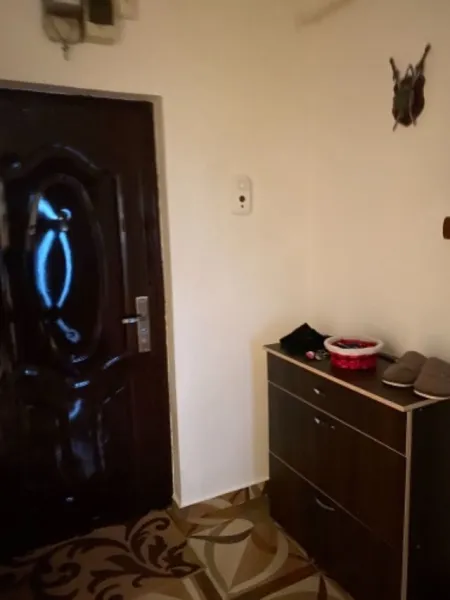 Vand apartament 3 camere decomandat - Imaginea 8