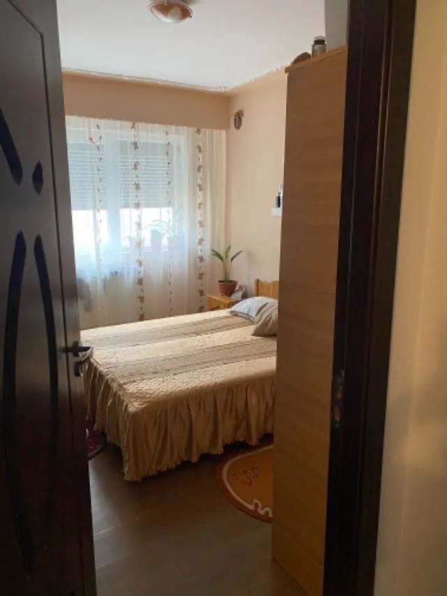 Vand apartament 3 camere decomandat - Imaginea 10