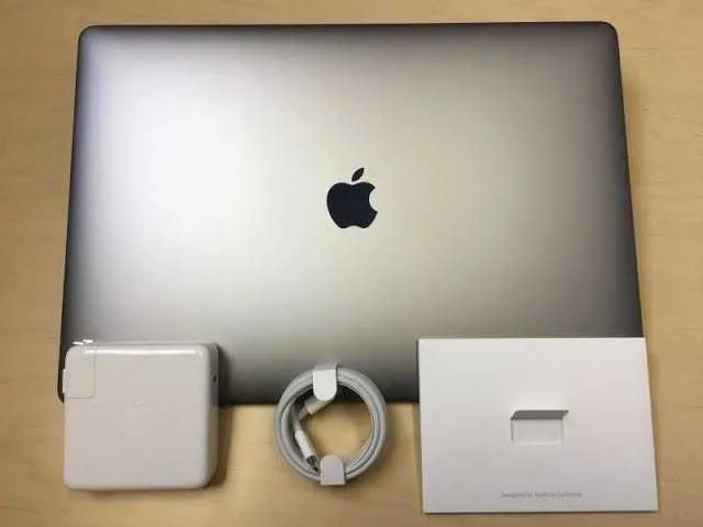 MacBook Pro Core I7 2. 80 GHZ 15 - Imaginea 1