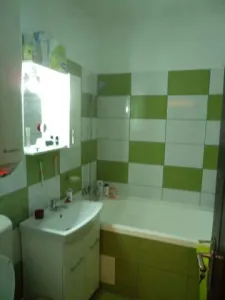 inchiriez apartament 2 cam., Big centru, et.3/4, renovat È™i mobilat