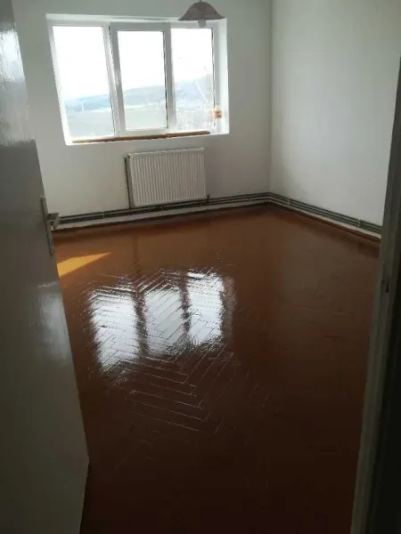 apartament 2 camere decomandat - Imaginea 2