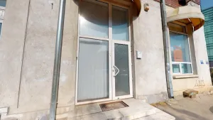 Proprietar inchiriez Spatiu comercial Hala Traian 78mp pret 1200 Euro/ luna