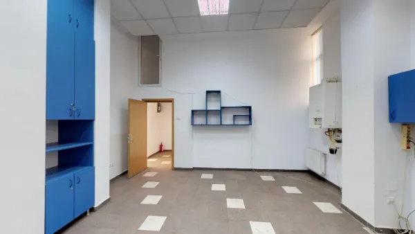 Proprietar inchiriez Spatiu comercial Hala Traian 78mp pret 1200 Euro/ luna - Imaginea 2