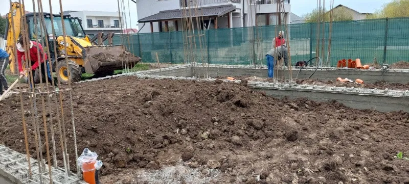 Inchirieri utilaje constructii, buldoexcavator - Imaginea 6