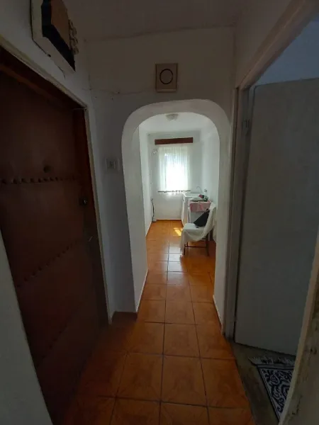 Vand apartament 2 camere - Imaginea 5