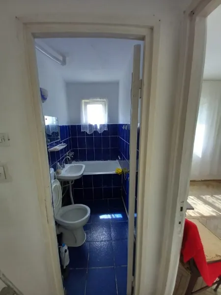 Vand apartament 2 camere - Imaginea 6