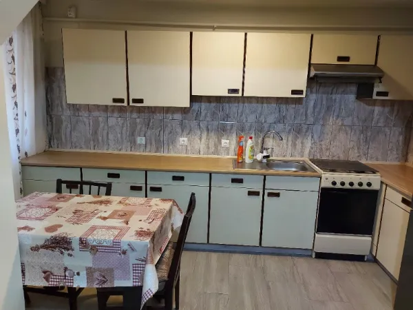 Inchiriez apartament la casa - Imaginea 3