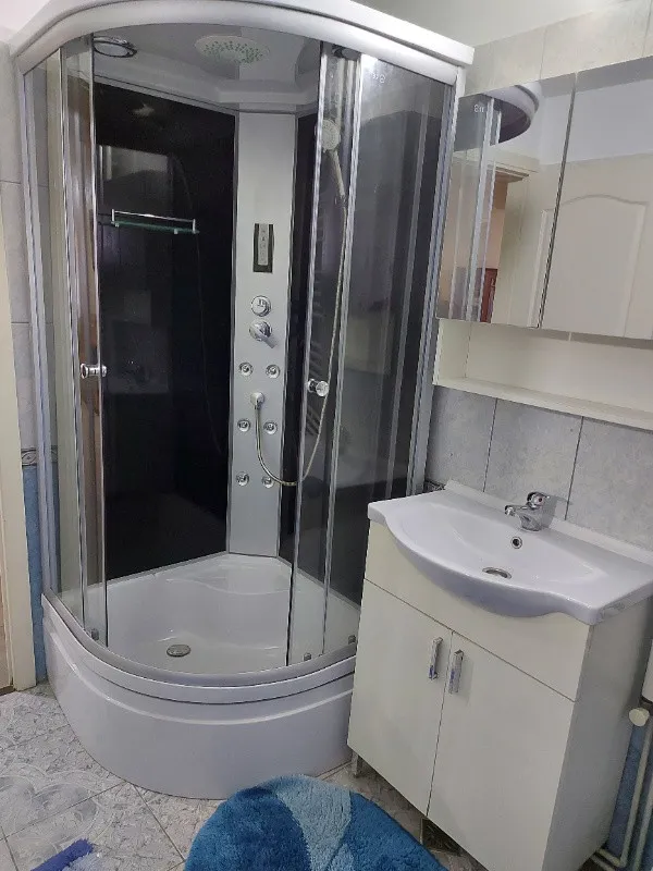 Inchiriez apartament la casa - Imaginea 4