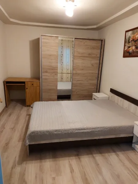 Inchiriez apartament la casa - Imaginea 6
