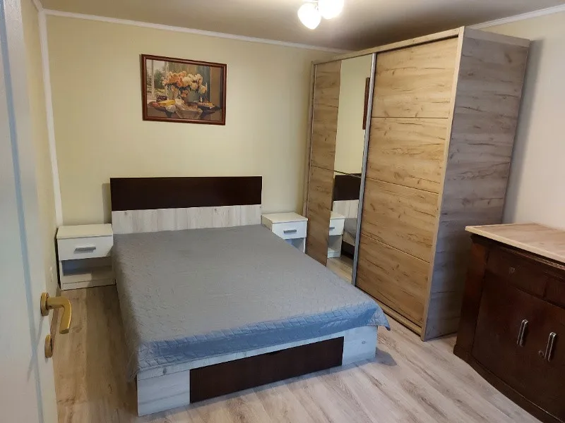 Inchiriez apartament la casa - Imaginea 7
