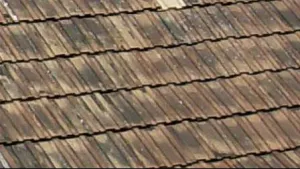 Vand tigla ceramica veche, precum si scocuri (jgheaburi) vechi in stare buna