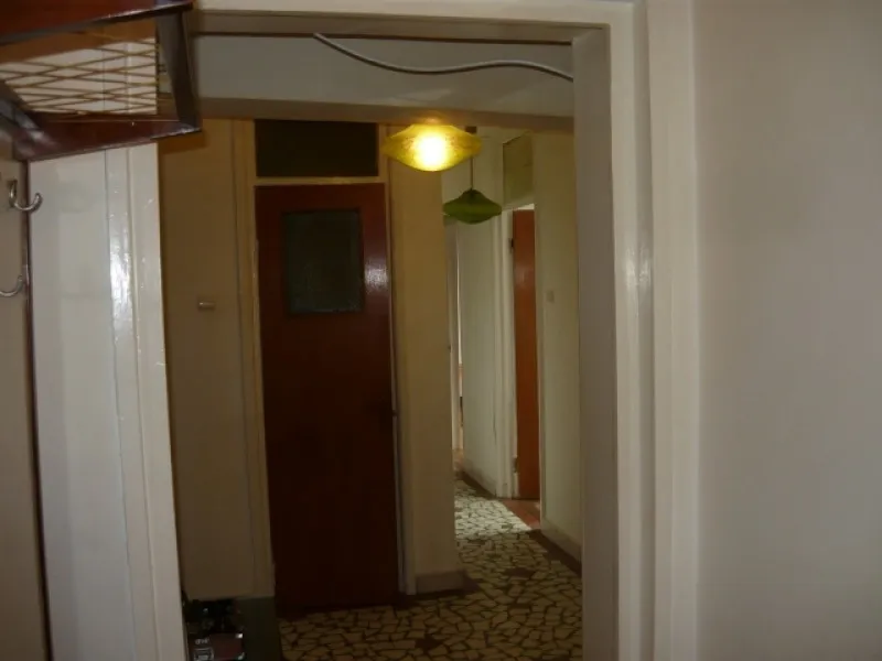 Apartament 4 camere, decomandat, 94mp, Stefan cel Mare, 165. 000euro - Imaginea 2