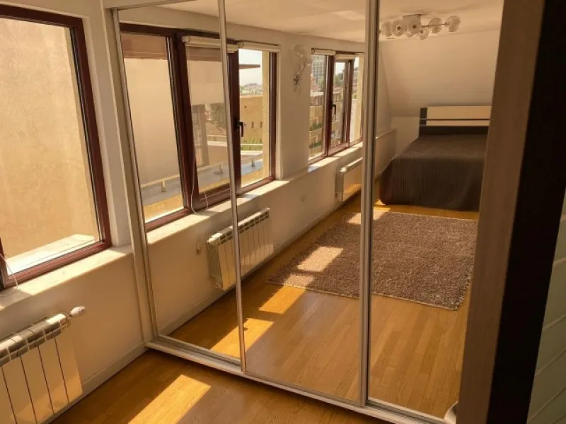 Inchiriez apartament 4 camere, decomandat, 200mp, Aviatorilor, 2. 300euro - Imaginea 9