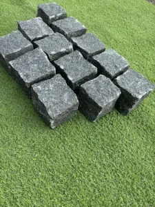 PIATRA CUBICA GRANIT GRI ANTHRACIT 10X10X5 CRAPATA