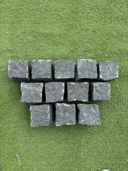 PIATRA CUBICA GRANIT GRI ANTHRACIT 10X10X5 CRAPATA - Imaginea 2