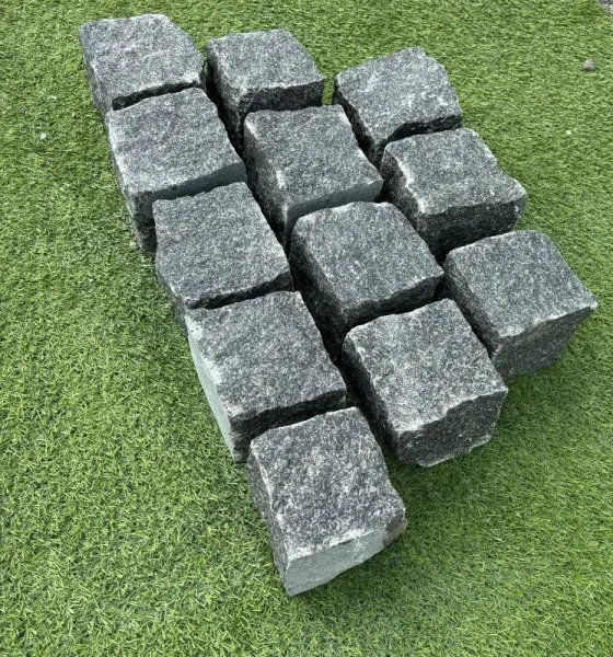 PIATRA CUBICA GRANIT GRI ANTHRACIT 10X10X5 CRAPATA - Imaginea 3