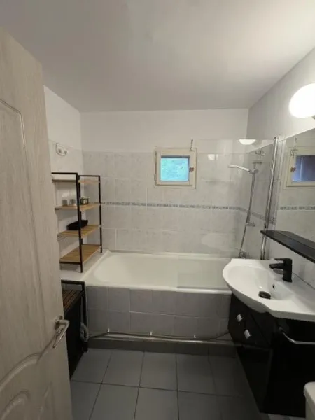 Inchiriez apartament 3 camere, semidecomandat, 70mp, mobilat si utilat, Turda, 699euro - Imaginea 5