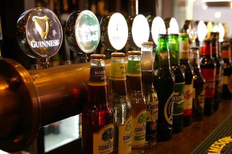 St. Patrick Irish Pub - Berarie & Sports Bar - Imaginea 1