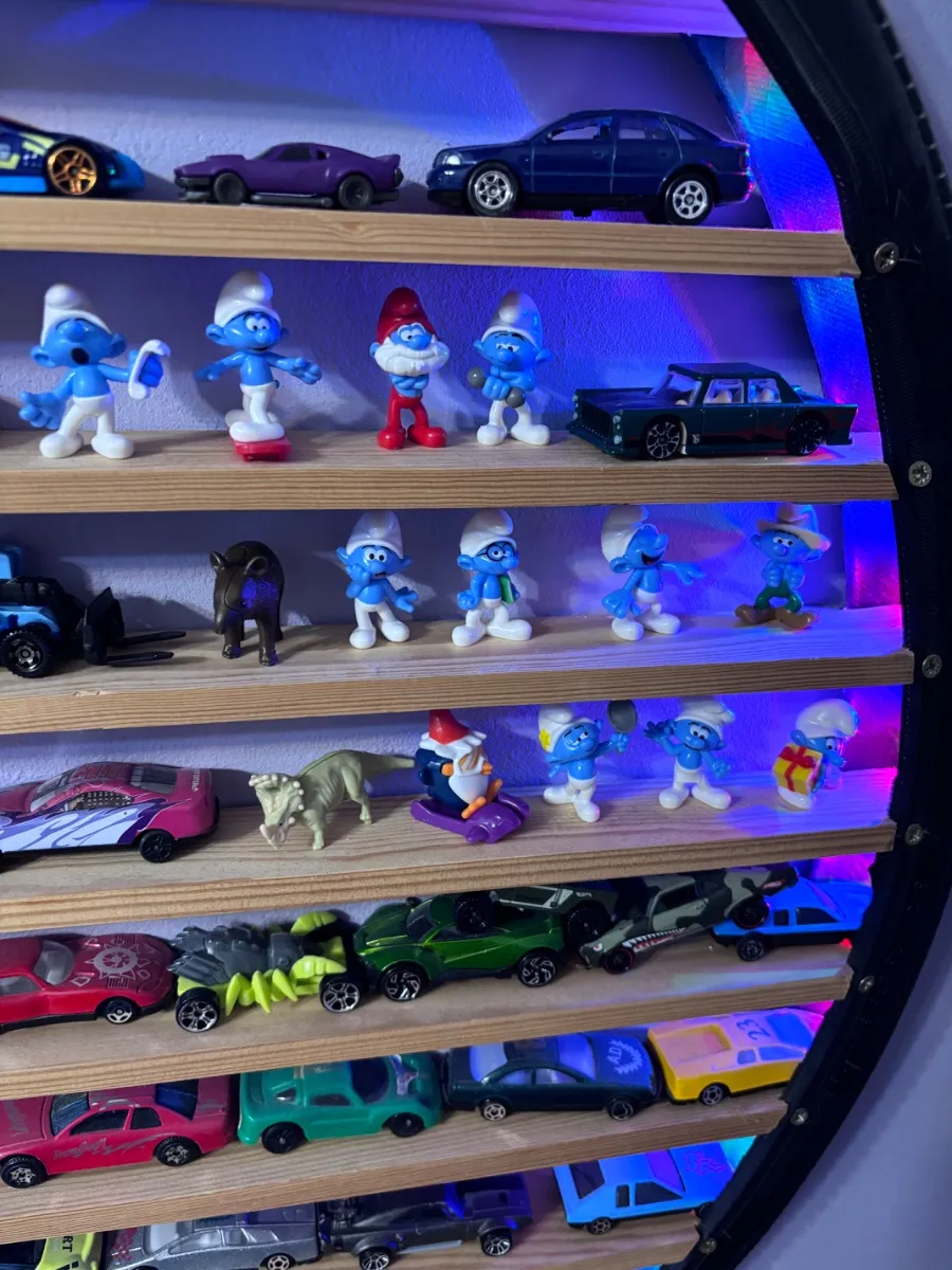 Etajeră figurine în miniatura - Imaginea 4